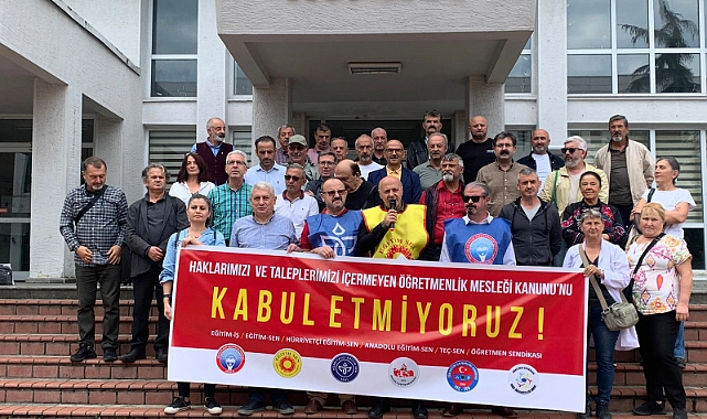  Trabzon’da Eğitim Sendikaları Öğretmenlik Meslek Kanunu'na Karşı Birleşti: 