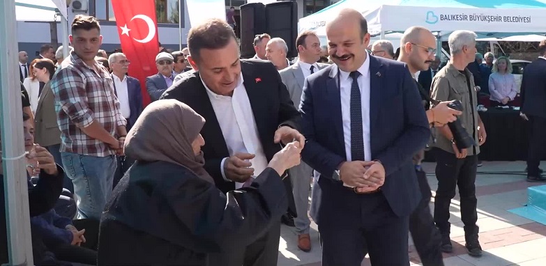 Balıkesir Büyükşehir Belediye Başkanı Akın, İvrindi sakinleriyle buluştu