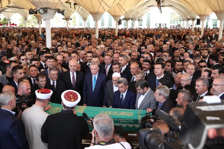 Eski bakanlardan Recai Kutan son yolculuğuna uğurlandı