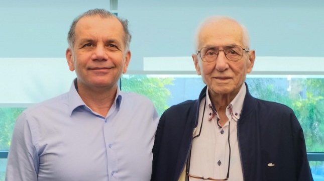 84 Yaşında, Teknolojinin Bütün Nimetlerinden Faydalandı