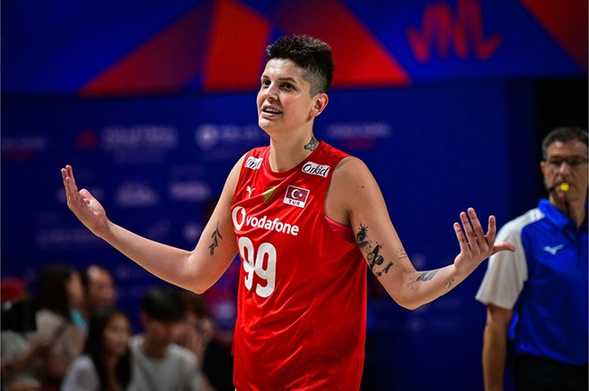 Ebrar Karakurt'a rakip takım hocasından skandal hareket: Hakem anında oyundan attı