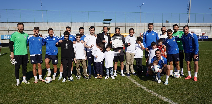 Rize Otizmle Mücadele Derneği Rizespor Antrenmanında Keyifli Anlar Yaşadı