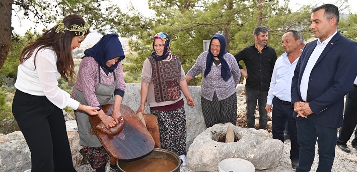 MANAVGAT’TA ZEYTİN VE ZEYTİNYAĞI FESTİVALİ COŞKUYLA BAŞLADI