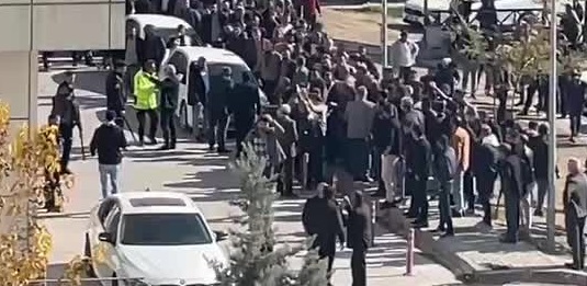 Van'da, hastane önünde silahlı saldırı: 2 ölü, 2 yaralı