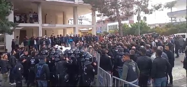Halfeti'de kayyum protestosuna polis müdahalesi