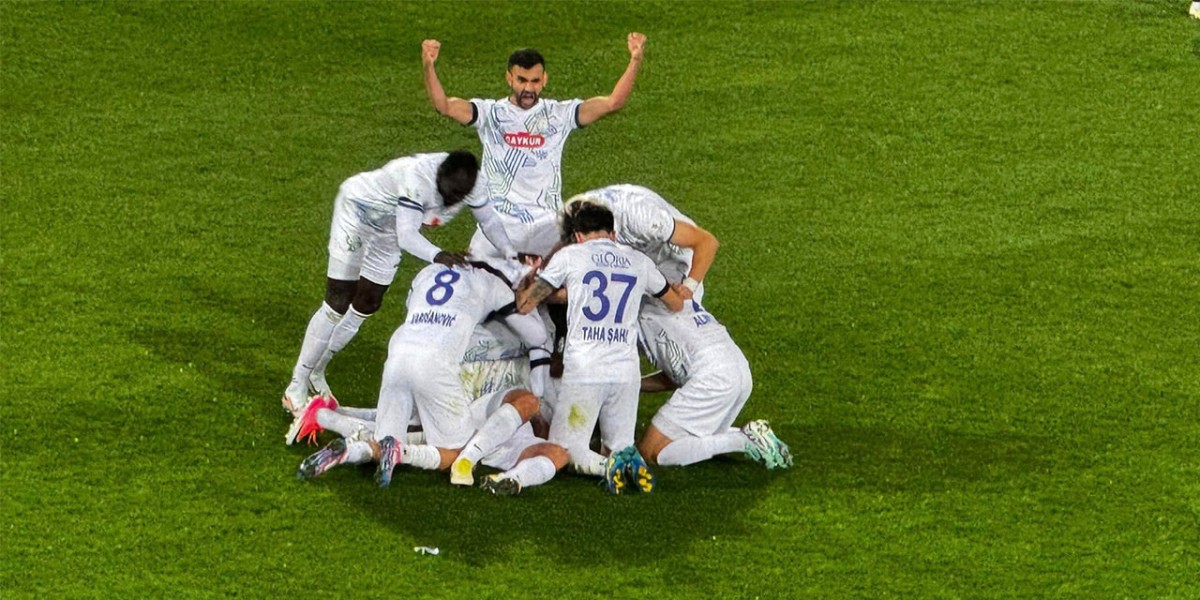 Çaykur Rizespor Trabzonspor  İle Beraber VAR' ı da Yendi 3-1