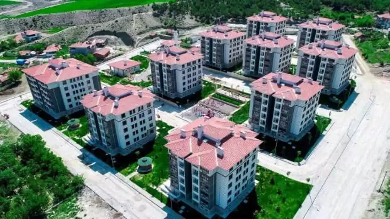 Ev Sahiplerinden Kiracılara Yeni Tuzak: Yıllık ve Aylık Ödeme Çelişkisi Tahliyeye Yol Açıyor