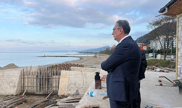 Trabzon’un Sürmene ilçe belediye başkanı Hüseyin Azizoğlu, ilçedeki saha çalışmalarını yerinde inceledi.
