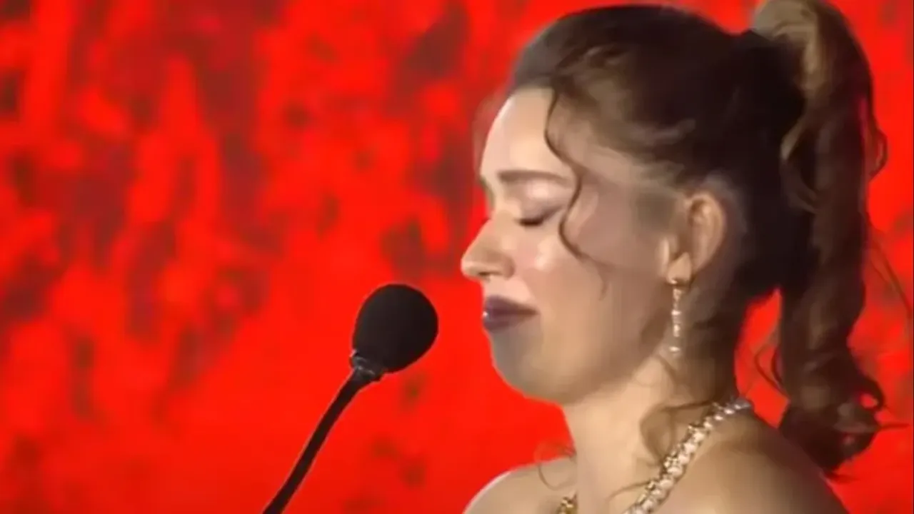 Afra Saraçoğlu Neden Ağladı?