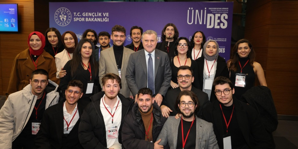 Bakan Osman Aşkın Bak'tan Gençlere Öneri: 
