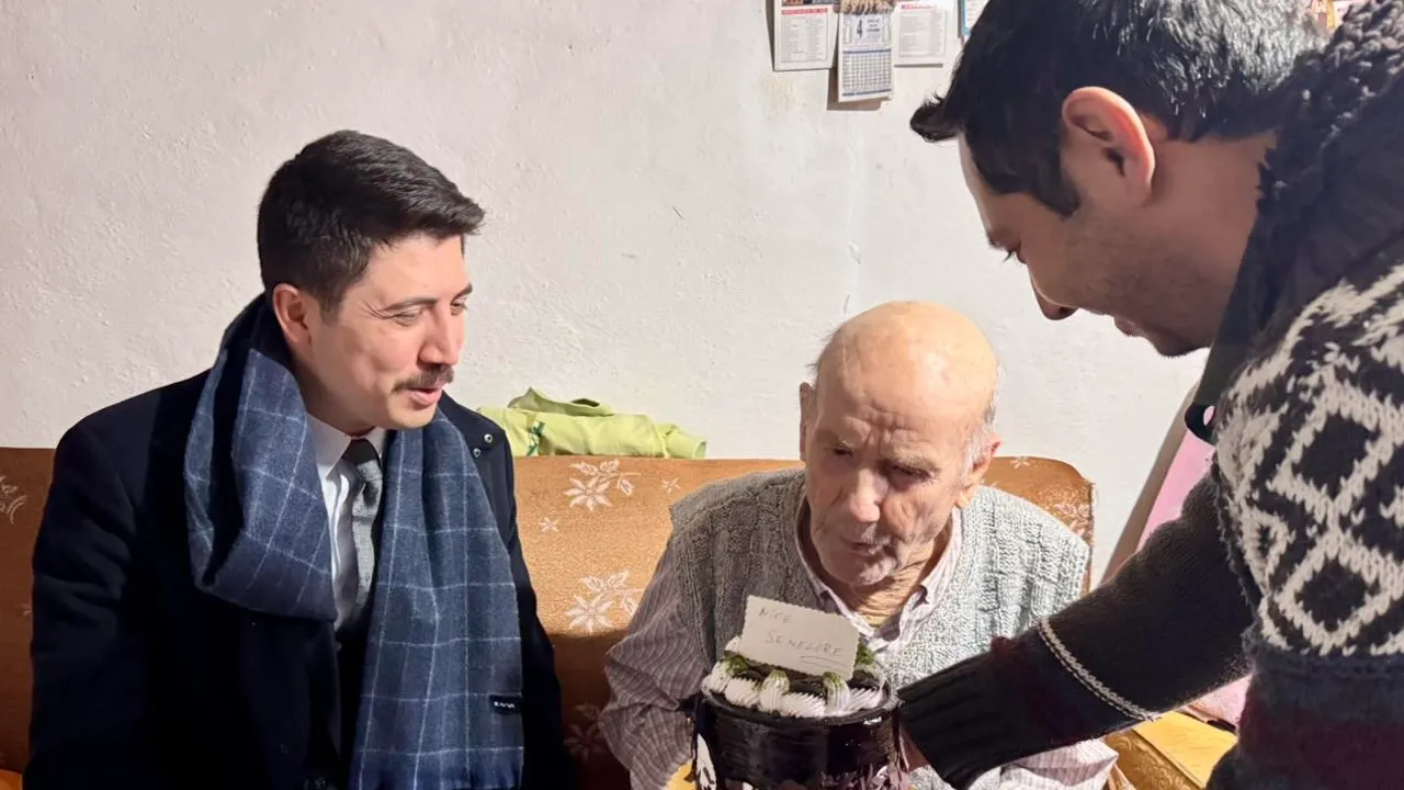 96 Yaşındaki Ali Amca’ya anlamlı doğum günü sürprizi