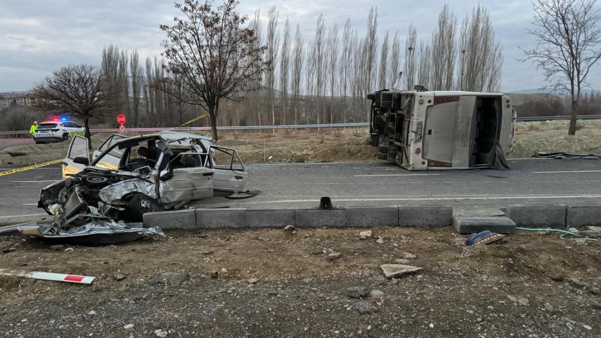 Nevşehir Ürgüp’te Otomobil ve Öğrenci Servisi Çarpıştı: 24 Yaralı