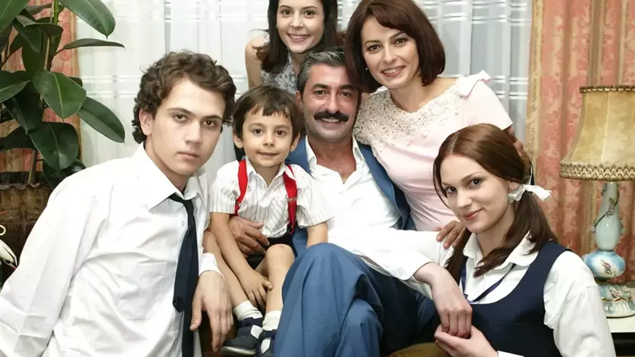 Öyle Bir Geçer Zaman Ki’nin Unutulmaz Çifti, Eski Sahneyi Yeniden Canlandırdı!