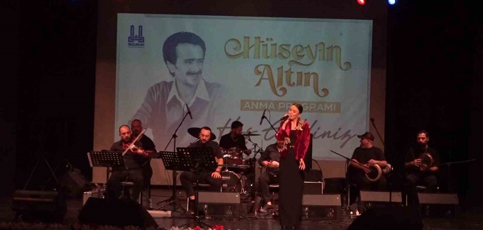 ÜNLÜ ŞARKICI HİLAL ALTIN, “ARABESK MÜZİĞİN TAÇSIZ KRALI”NI ERZURUM’DA ANDI