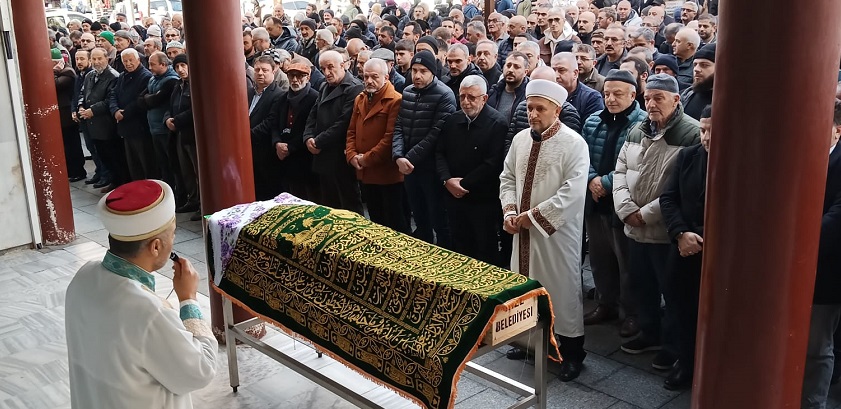 Eski Futbolcu ve yorumcu Hasan Karaahmetoğlu Annesini Son Yolculuğa Uğurladı