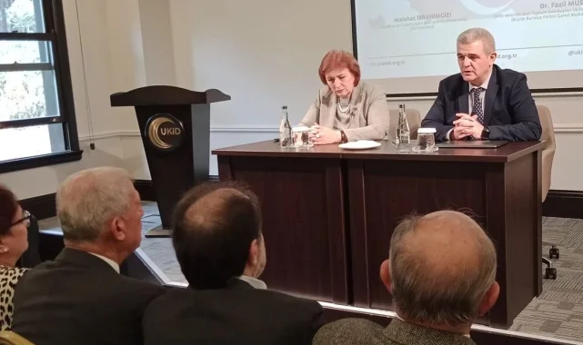 İstanbul Ümraniye'de ″Batı Azerbaycan'a dönüş siyaseti″ konuşuldu