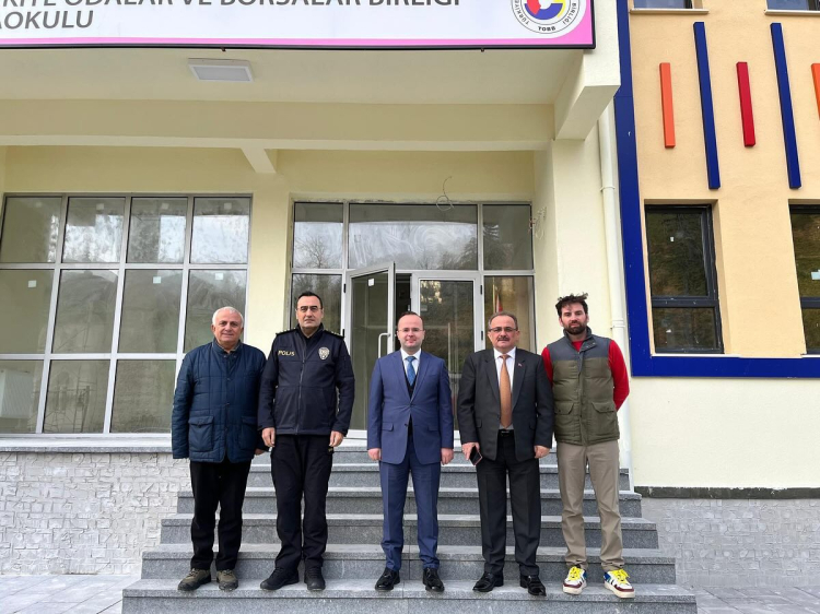 Artvin Hopa'da Kaymakam Arslantürk'ten okul inşaatına inceleme