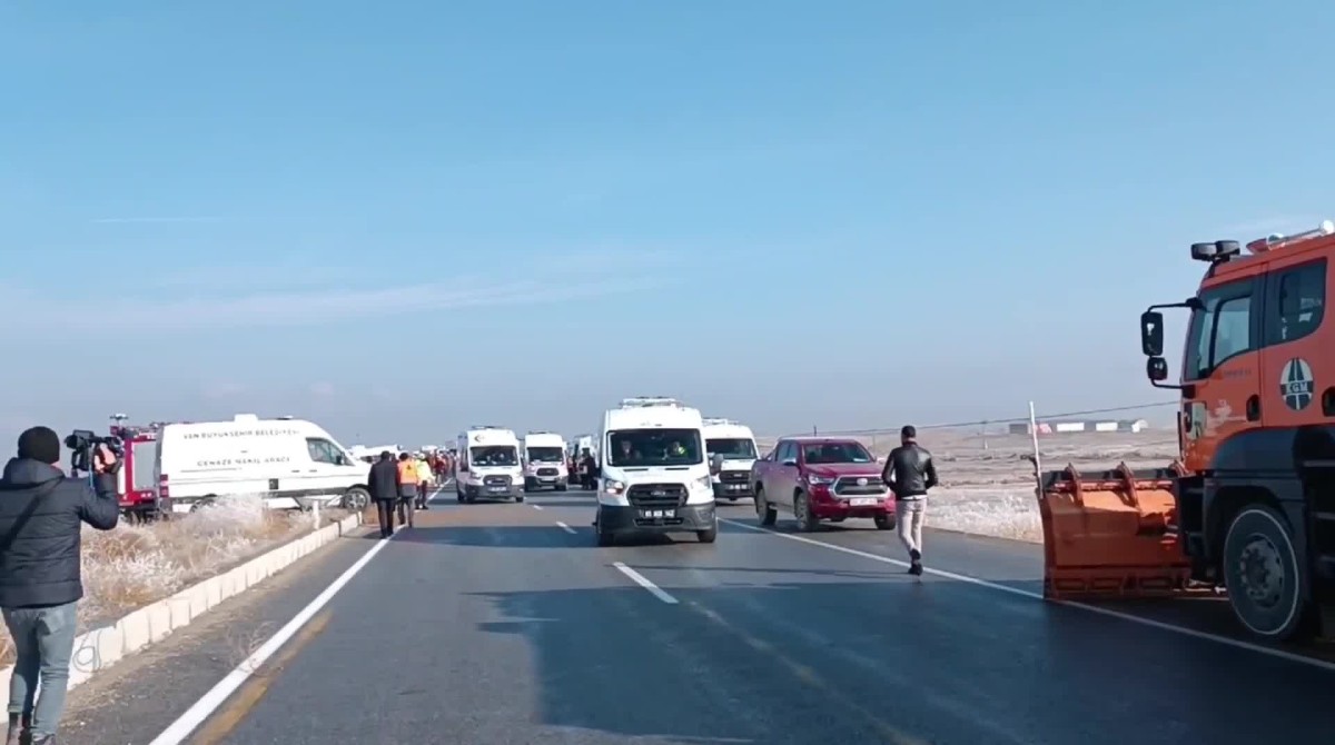 Van'da iki ayrı zincirleme trafik kazası: 2 ölü, 40 yaralı