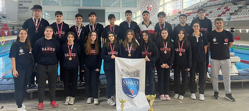 SANKO OKULLARI YÜZMEDE ŞAMPİYON OLDU