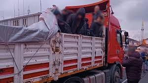 Düzce'de Afganistan uyruklu 20 düzensiz göçmen yakalandı