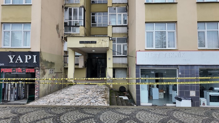 Rize'de Tahliye Edilen 8 Katlı Apartman Mühürlendi: Bina Sakinleri Çözüm Bekliyor