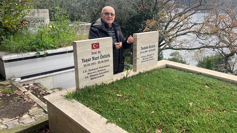 RİGADER Başkanı Faik Bakoğlu Prof. Dr. Yaşar Nuri Öztürk’ un Mezarını Ziyaret Etti