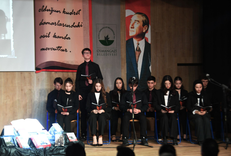 Nutuk Bursa Osmangazi’de teatral gösteriyle anlatıldı