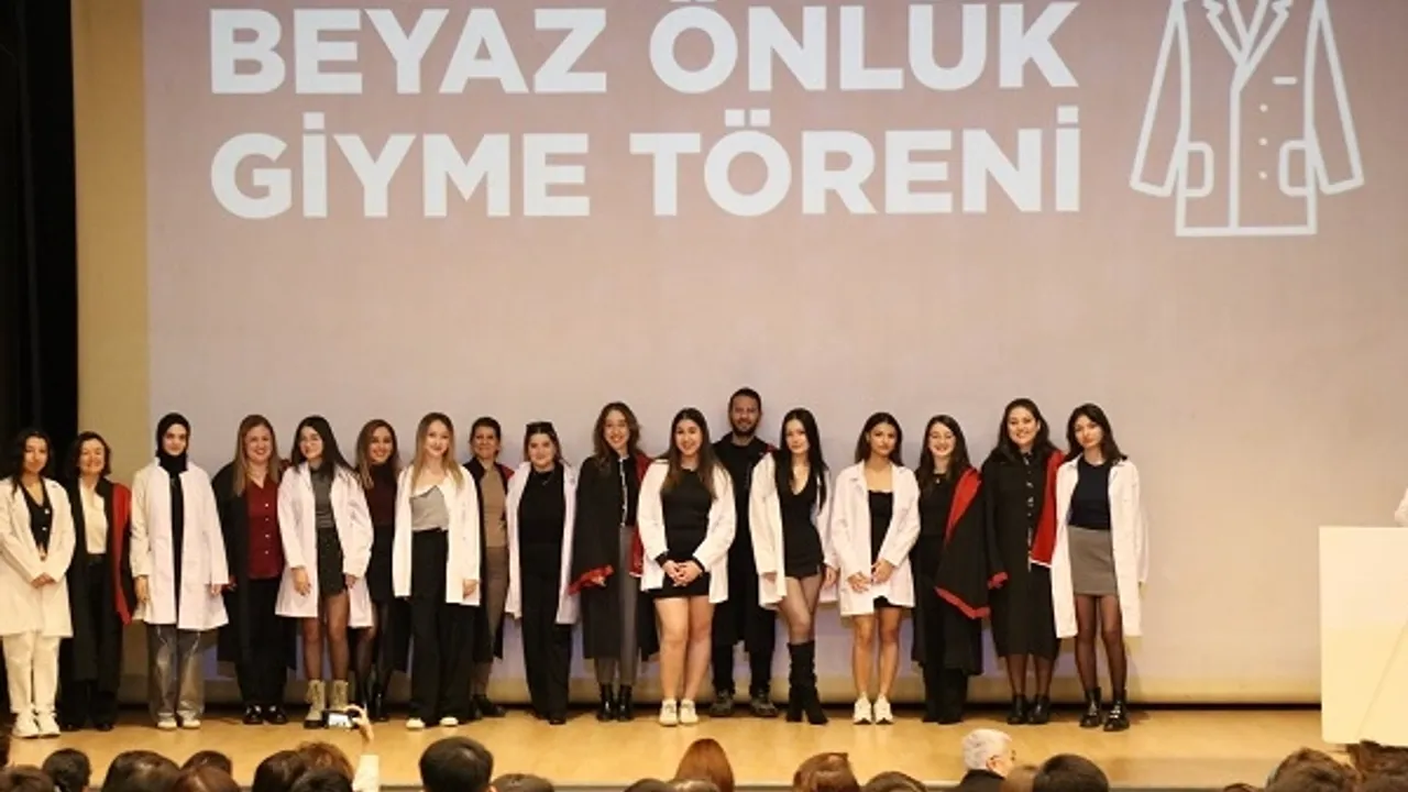 BİLGİ Sağlık öğrencileri beyaz önlüklerini giydi
