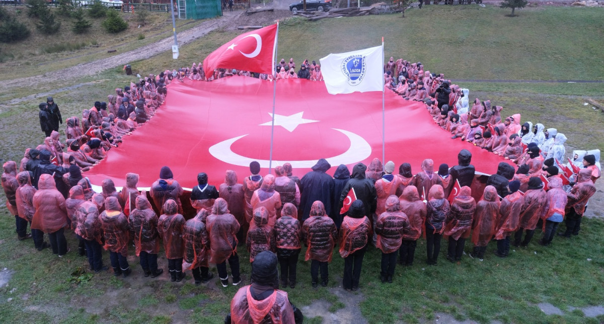 Kağıtspor izcileri Sarıkamış Şehitleri için yürüdü