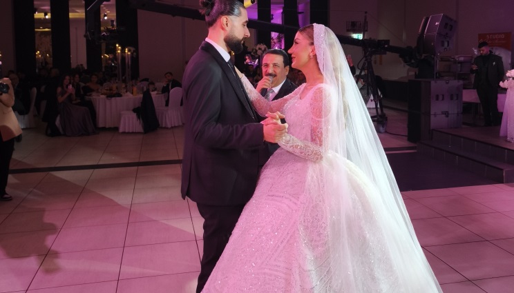 Latif Doğan Almanya'da düğünde sahne aldı