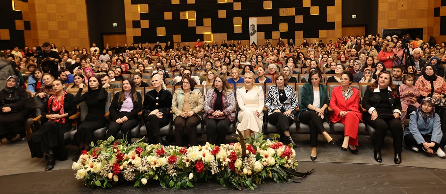 Merkezefendi Belediyesi'nin ev sahipliğinde düzenlenen 7'nci Girişimci Kadınlar ve El Emeği Festivali devam ediyor