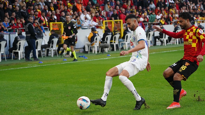 Rizespor ve Göztepe Taraftarlarından Örnek Davranış: Tribünde Kardeşlik Mesajı