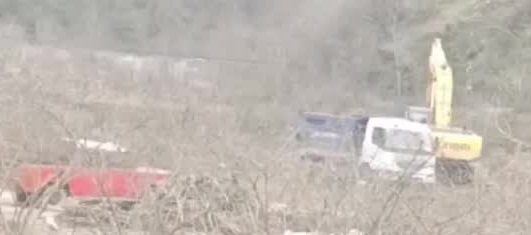 Giresun'da AKP'li İl Genel Meclisi üyesine ait şirket, araziden izinsiz inşaat malzemesi taşırken görüntülendi