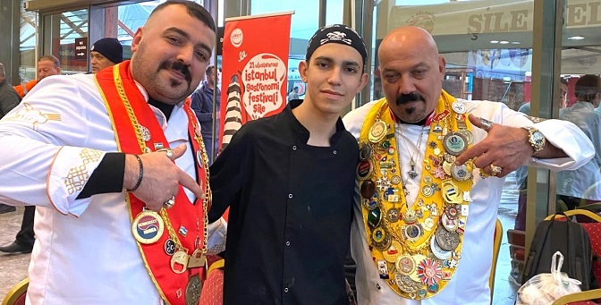 Rize Torunu Baran, 21. Uluslararası İstanbul Mutfak Günleri Festivalinde Yılın Altın Şefi Seçildi