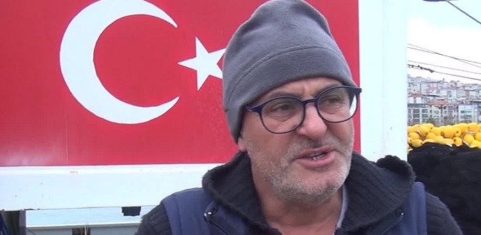Sinop iskelesine fırtına dolayısıyla demir atan balıkçılar: 