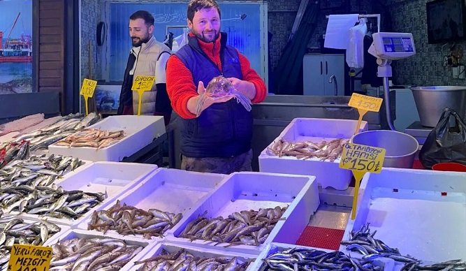 Trabzon’da Hamsi Fiyatları 200 TL’ye Ulaştı: Balıkçılar Sebeplerini Açıkladı