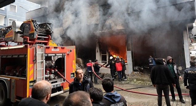 Boğaziçi Mahallesinde Çıkan Yangın Korkuttu...
