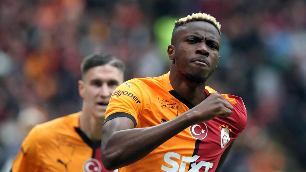 Viktor Osimhen  kaptırdı!
