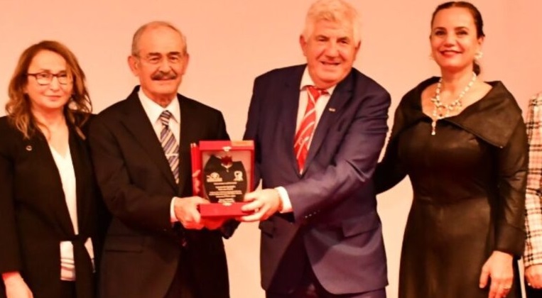 Yılmaz Büyükerşen'e Hollanda'dan 9. Altın Lale Ödülü
