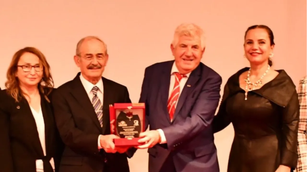 Yılmaz Büyükerşen’e Hollanda’dan ödül
