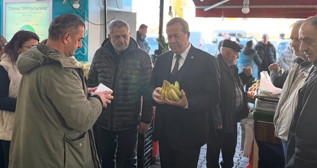 Başkan Çakır ve Beraberindekiler Pazar Yerin Ziyaret Etti