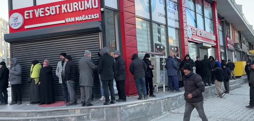 Van’da ucuz et kuyruğunda bekleyen vatandaş: 