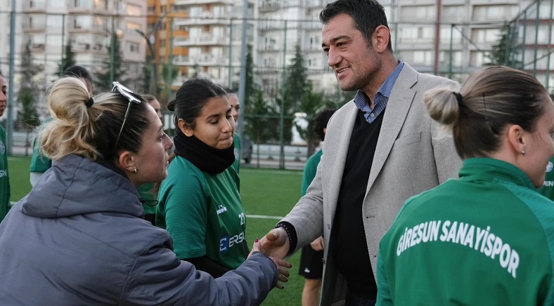 Giresun Belediye Başkanı Köse, Giresun Sanayispor'un son antrenmanını izledi
