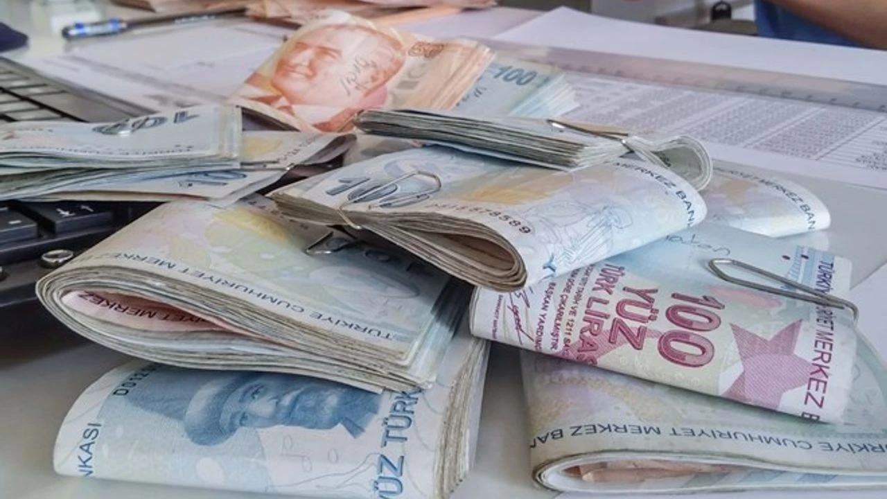 Maaşı 12 bin lirayı aşan emekliler alacak: 16 bin lira ödeme geldi