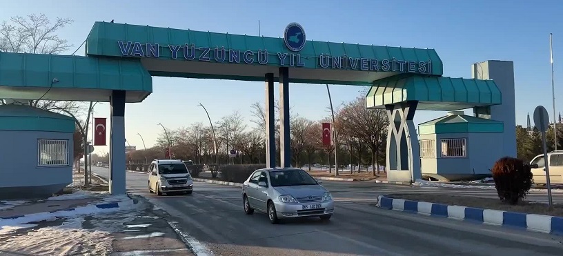 Van Yüzüncü Yıl Üniversitesi Kampüsü'nde Rojin Kabaiş için yürüyüş
