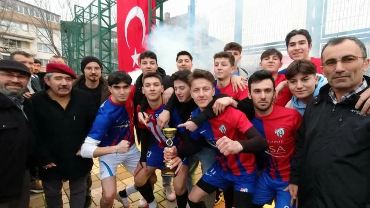 FADIL-DER futbol turnuvasının şampiyonu Dereyüzü oldu