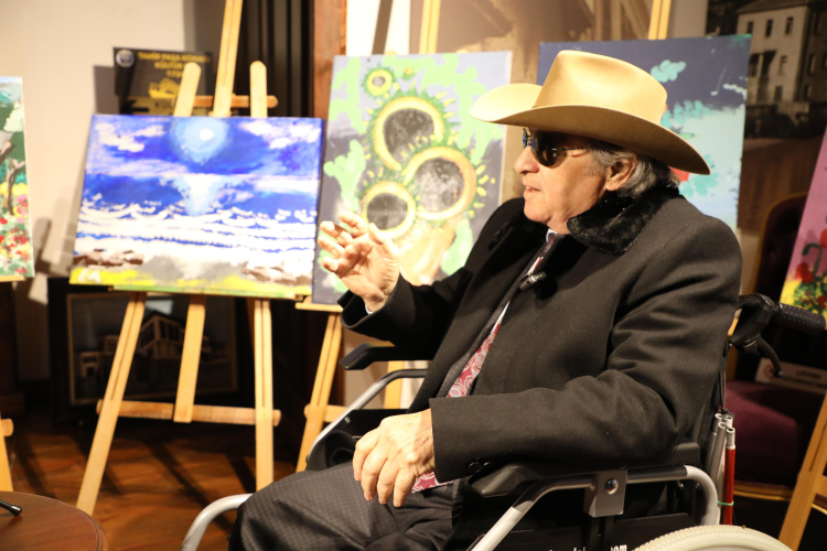 Parmaklarıyla gören ressam Mudanya'da