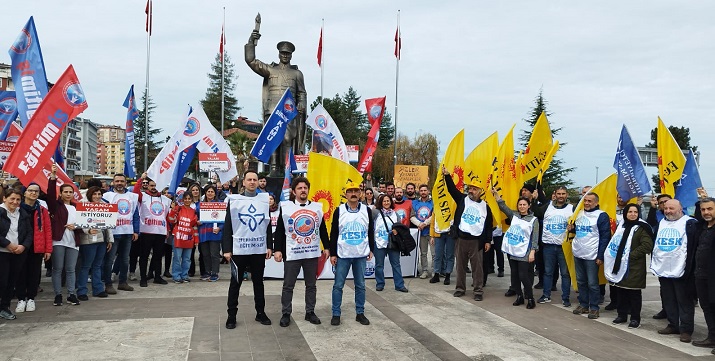Rize’de Kamu Çalışanlarından İş Bırakma Eylemi: “İnsanca Yaşamak İstiyoruz”
