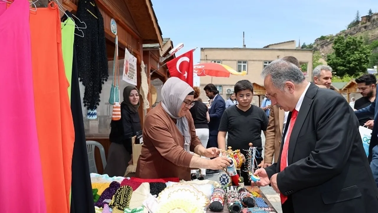 Kayseri Talas'ta Maharetli Eller sahneye çıkıyor