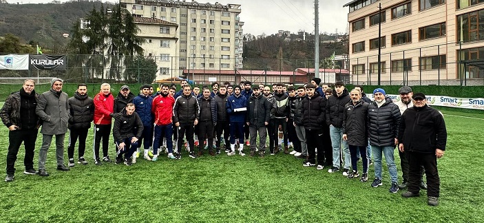 Çayelispor’a Taraftarlardan Moral Ziyareti ve Tatlı İkramı